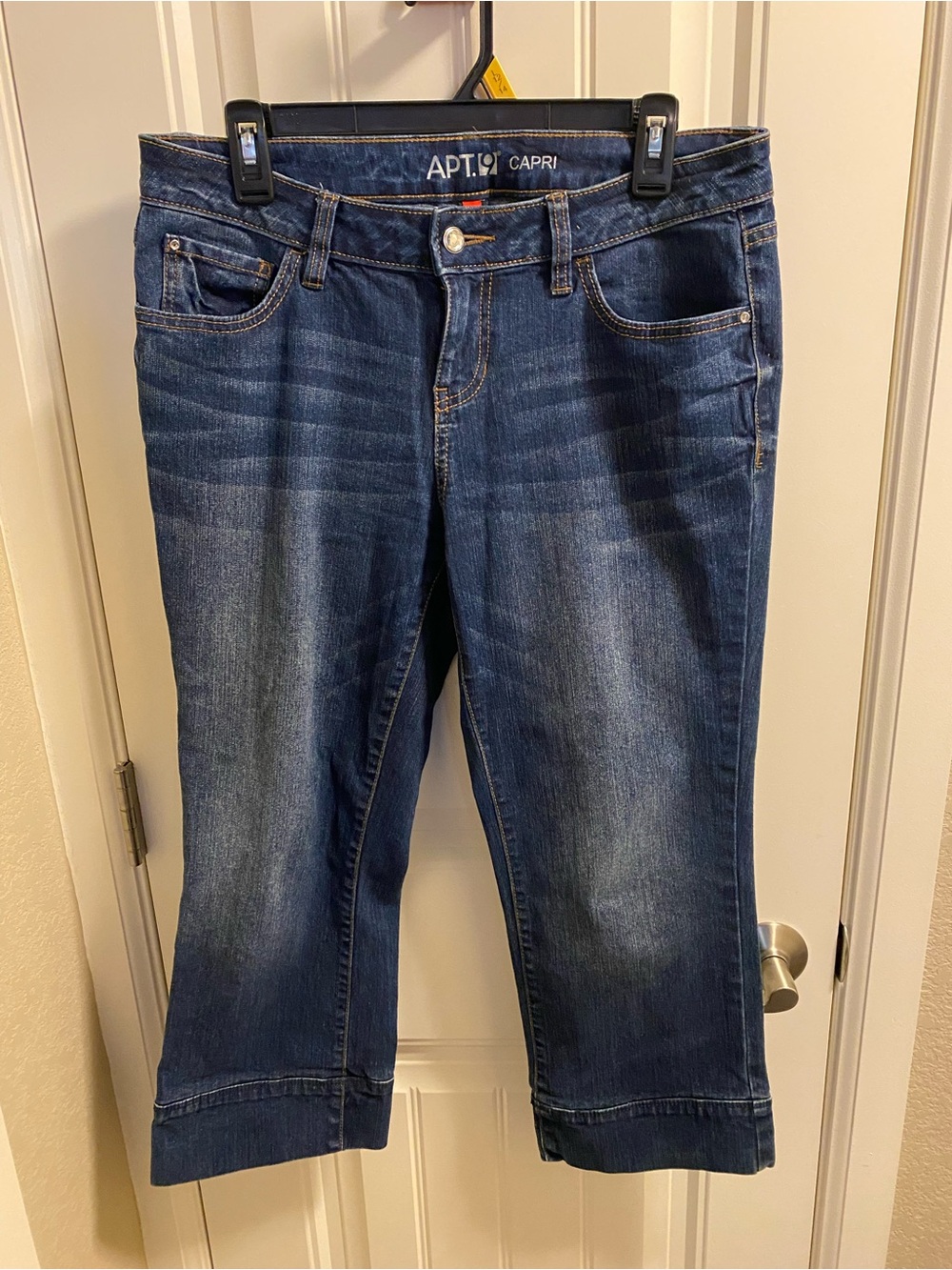 Apt 9 Jeans Sz 8 Capri Length Stretch Dark Blue Denim Rhinestone Accents Capris
